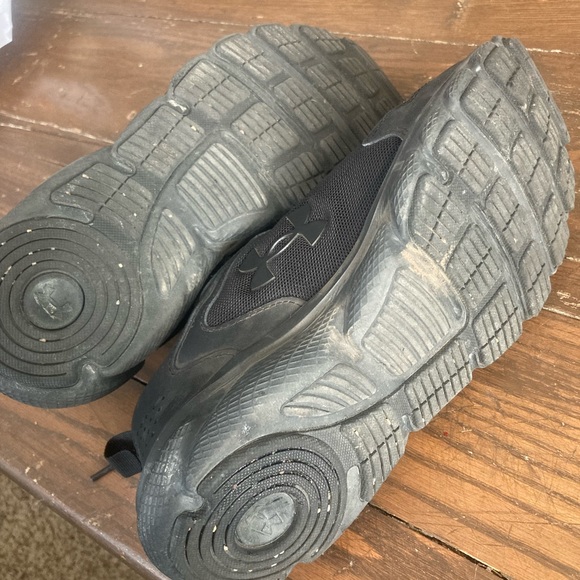 Under Armor Charged Assert Running Shoe 7.5 Wide - Picture 3 of 4